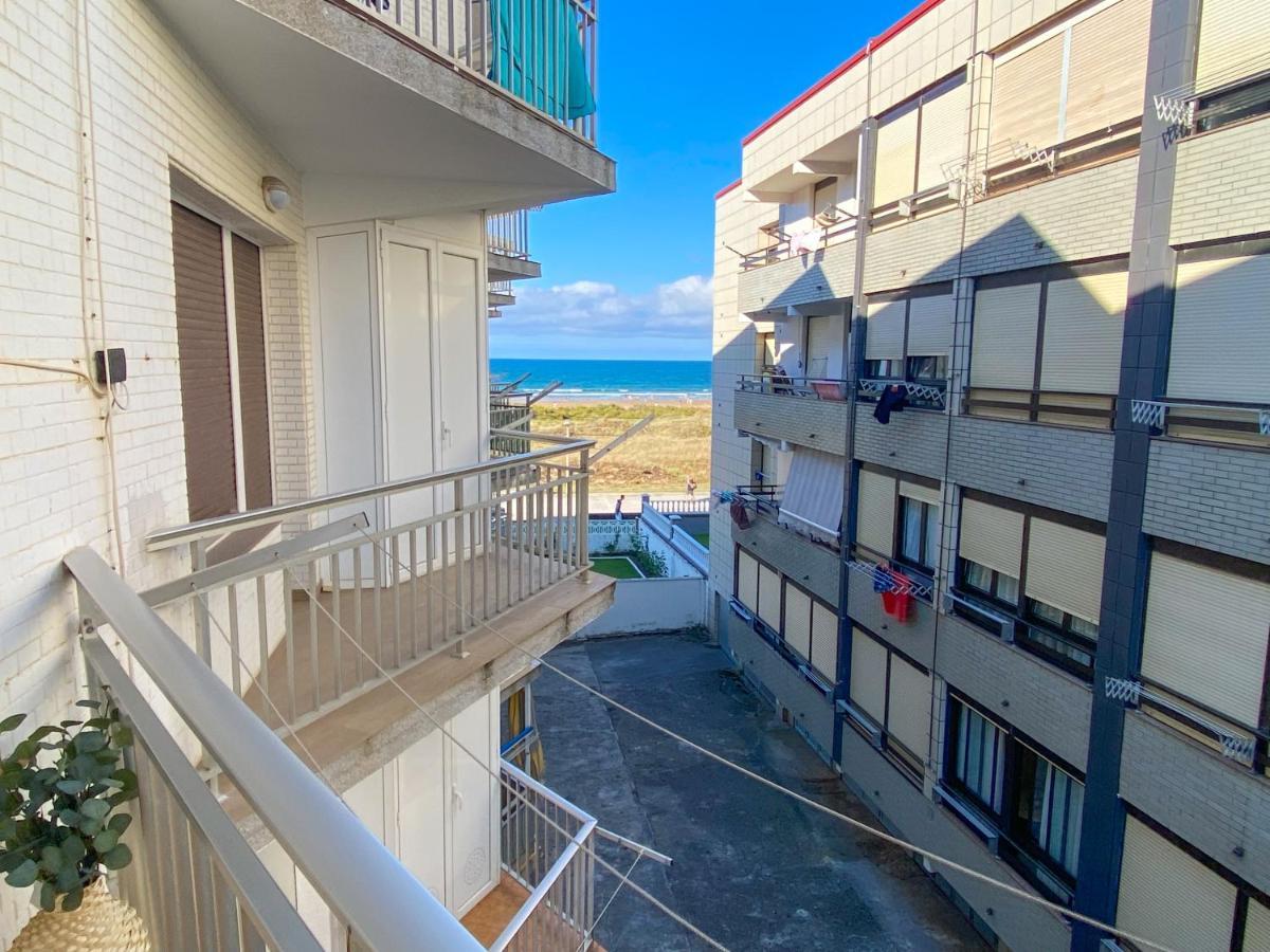 Piso Primera Linea De Playa Laredo Exterior photo