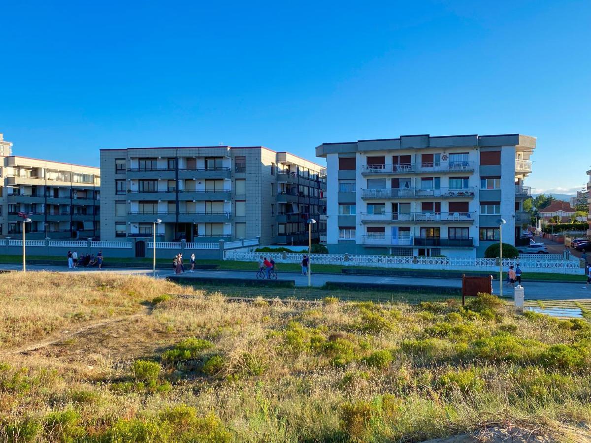 Piso Primera Linea De Playa Laredo Exterior photo