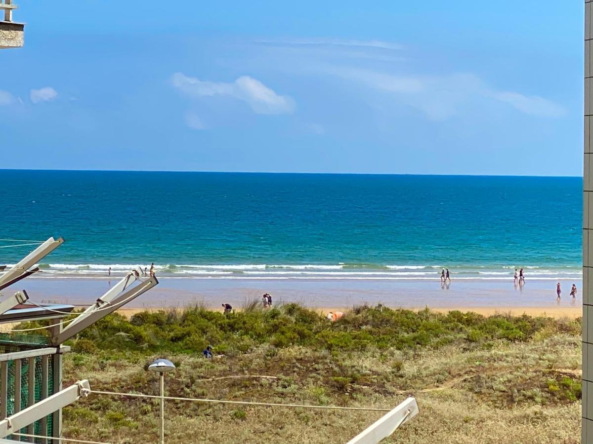Piso Primera Linea De Playa Laredo Exterior photo