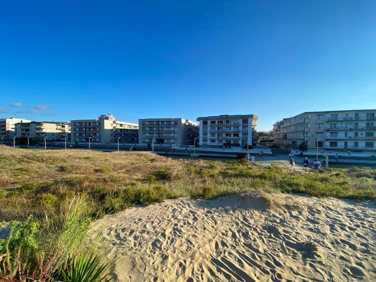 Piso Primera Linea De Playa Laredo Exterior photo